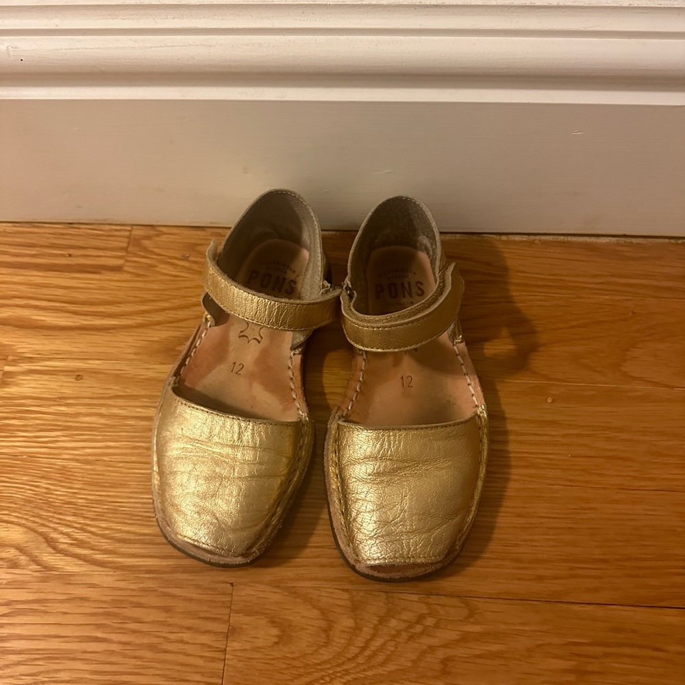 Gold Metallic Avacaras Pons Sandals Kid Size 12